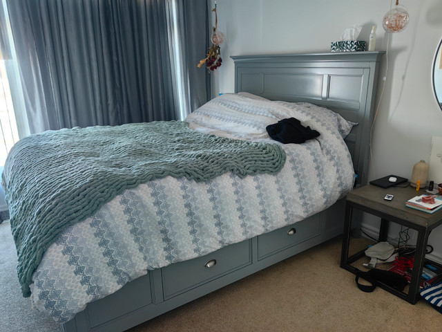 Urban Barn Parker storage bed and 7 drawer dresser in Dressers & Wardrobes in Ottawa - Image 3