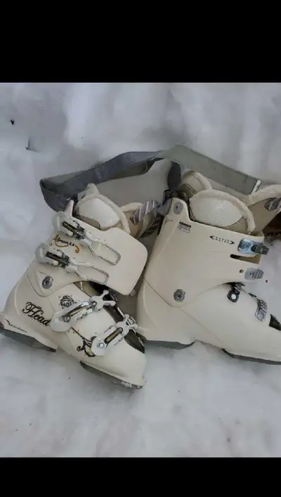 WHITE HEAD SKI BOOTS SIZE 24-24.5 WOMENS 6-7