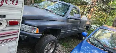 Will need to be trailered 2001 ram 1500, 318 5 speed manual inspected till summer of 26 Truck runs b...