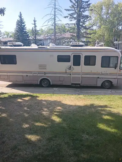 Seniors who can't drive anymore are selling their 1992 Fleetwood Bounder RV. Very sad to let it go....