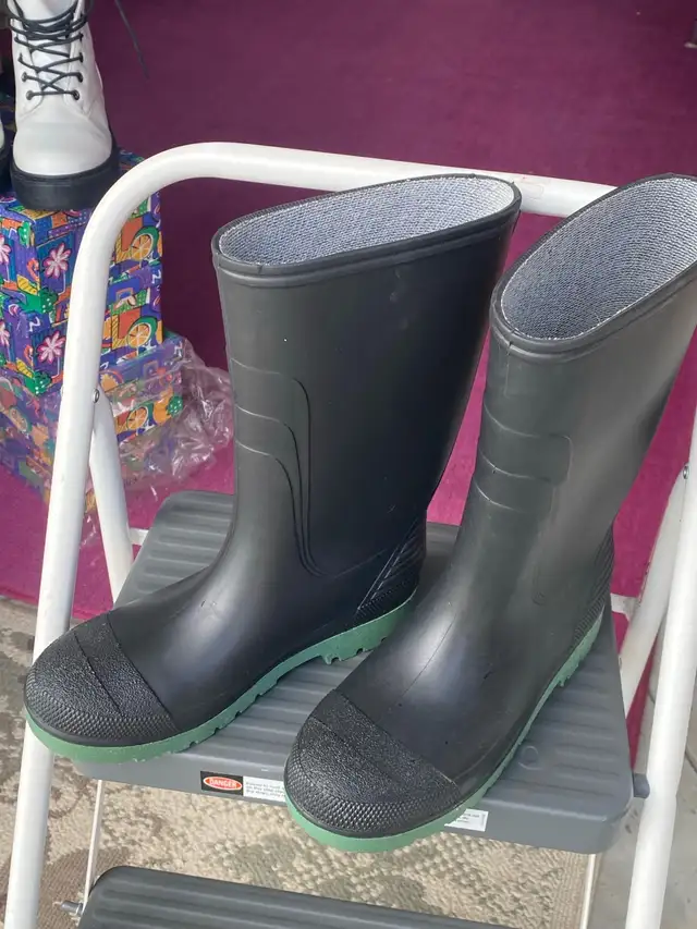 Ruber boots, blue, size 8, black size 7 in Women's - Shoes in Norfolk County - Image 3
