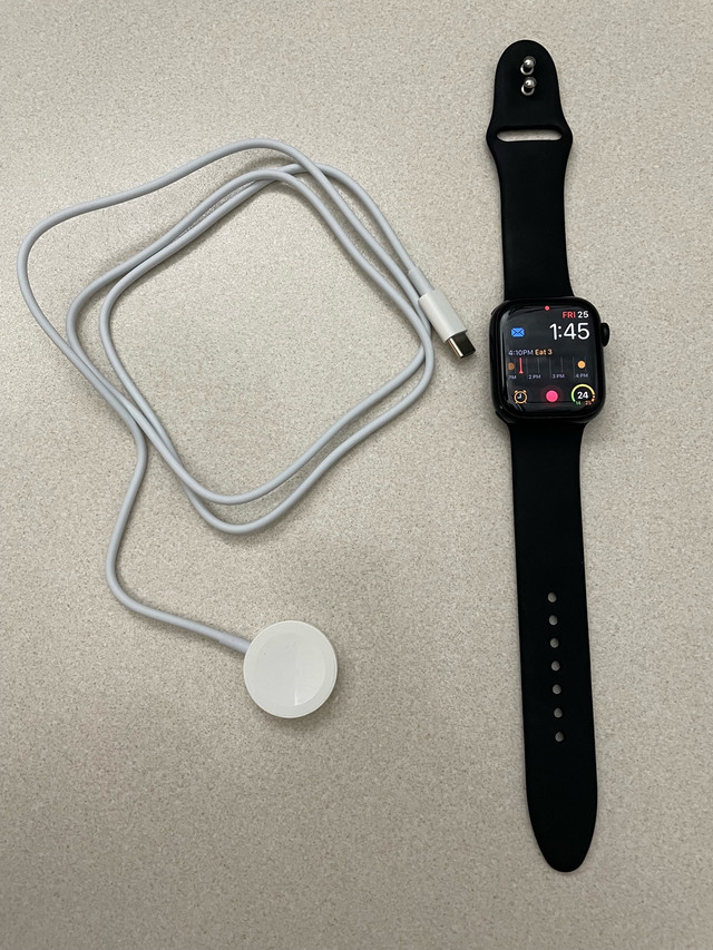 Apple Watch Series 9 Cellular 41mm in Other in Thunder Bay - Image 2