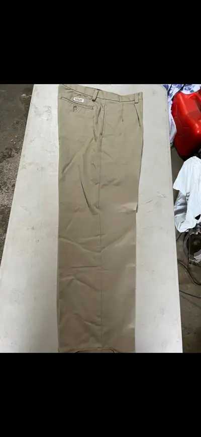 Men’s Old Navy Khakis Size 32x30, View more