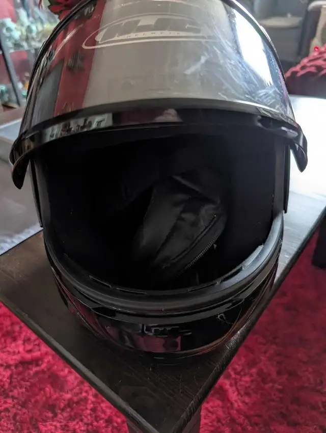 HJC Black Fullface Helmet in Motorcycle Parts & Accessories in Mississauga / Peel Region - Image 4