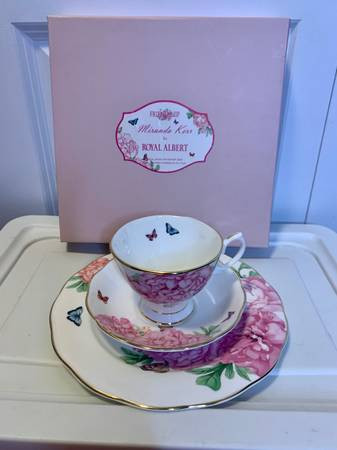 Royal Albert Miranda Kerr 3 Piece Friendship Tea Cup Plate Set in Kitchen & Dining Wares in Burnaby/New Westminster