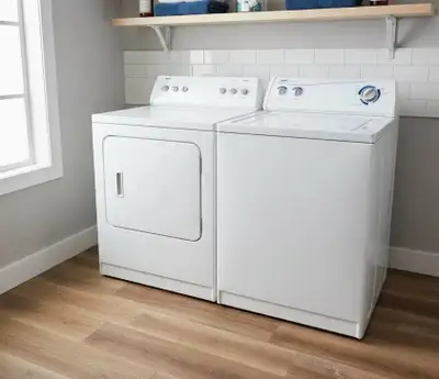 laveuse secheuse fonctionne bien 395$ possibilité de livraison, View more