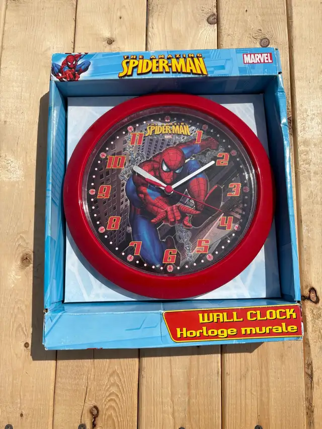 Spiderman Wall Clock in Home Décor & Accents in Ottawa - Image 2