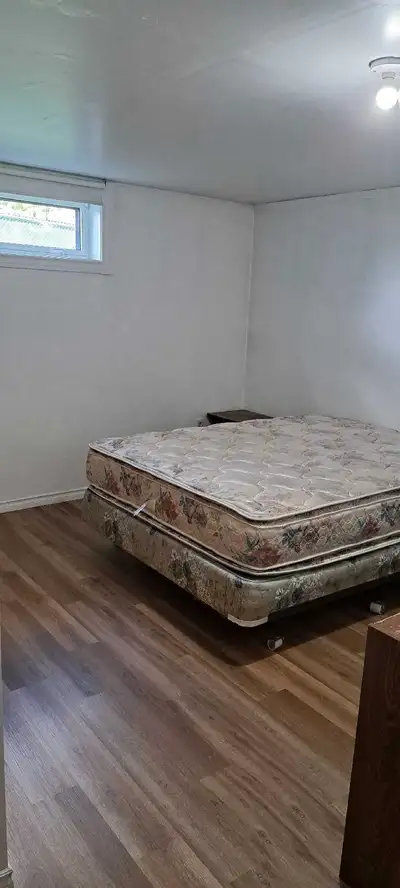 Bedroom for rent.