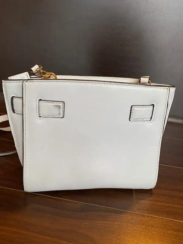 Michael Kors Crossbody Bag in Women's - Bags & Wallets in City of Toronto - Image 5