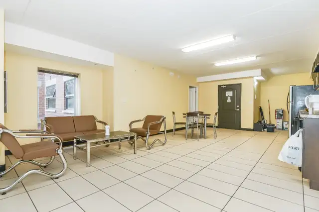 One Room Available in a 4-bed/4-bath Student Apartment in Room Rentals & Roommates in Kitchener / Waterloo - Image 5