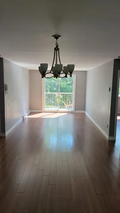 J'offre 2 chambres à louer en colocation dans un charmant et spacieux 5 1/2 à La Pairie, immeuble pr...