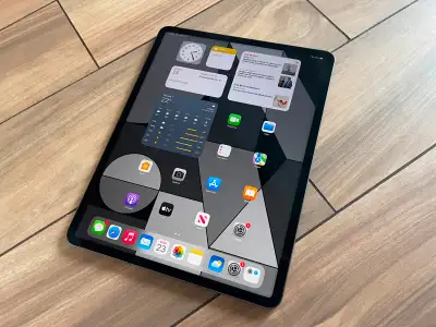 2022 manufactured(2021 model year) M1 iPad Pro 12.9” 5th Gen 1TB Wifi+Cellular. Does not come with c...