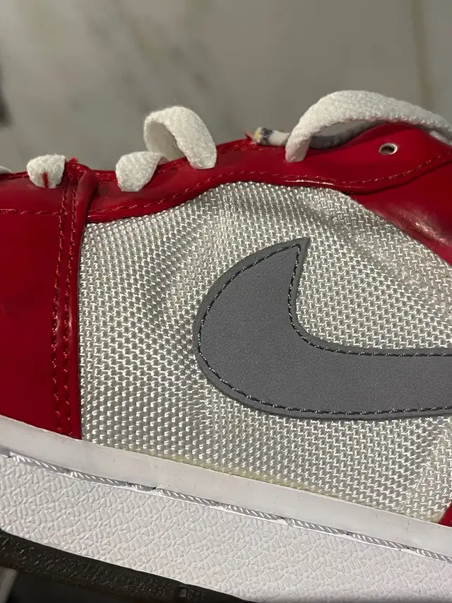 Nike Air Jordan 1 Retro Low South Side-9.5 in Men's Shoes in City of Montréal - Image 4