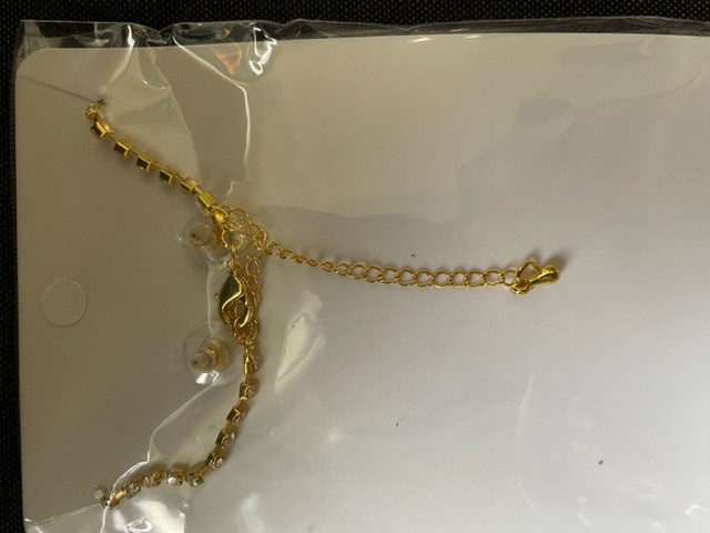 ***BRAND NEW*** Gold Rhinestone Necklace & Earring Set in Jewellery & Watches in Burnaby/New Westminster - Image 3