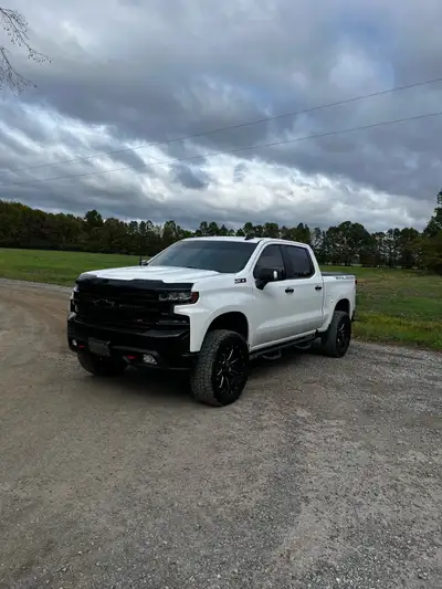 *** price is NOT negotiable*** 2020 Chevrolet Silverado Trailboss LT -5.3 V8 -maverick rims on brand...