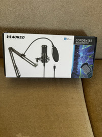 AOKEO microphone with stand