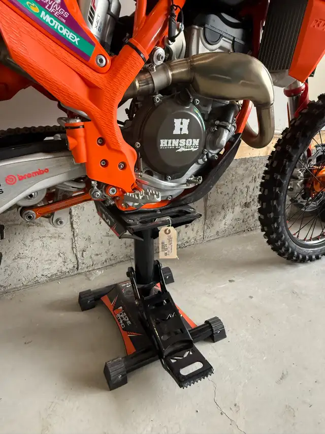 2021 KTM 250 SX-F Dirt Bike in Dirt Bikes & Motocross in Calgary - Image 4