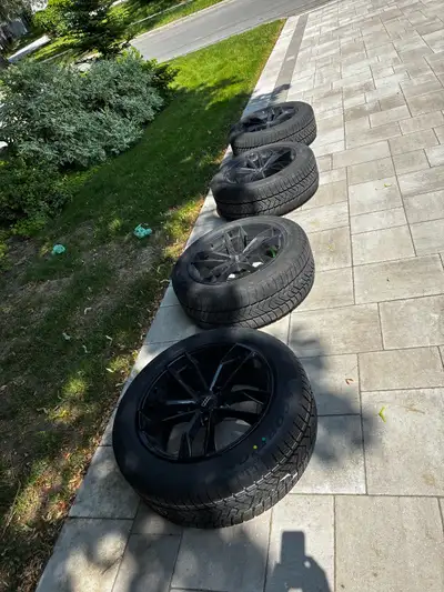 - Almost new, bought last winter, drove approx 3K - 235/55/19 - fits Audi Q5 and other cars (check y...
