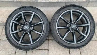 2 roues 17 pouces pour miata mx-5 2016. Couleur gunmetal. Plusieurs égratignures. Pneus 205/50R17.