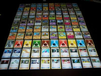 Lot de 300 cartes Pokemon dans une boîte métallique de rangement