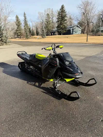 Skidoo 850 turbo R summit X expert package Sled is ready to ride 1800 km Skid plate Heavy duty front...