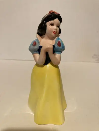 Walt Disney Productions Snow White Ceramic Porcelain Figurine 5.5 " Hand Painted Japan 5.5 inches ta...