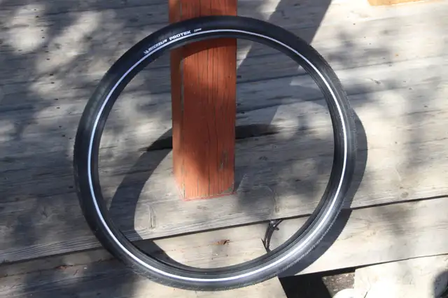 Four Single Gravel / Commuter / E-bike tires in Frames & Parts in Ottawa - Image 6