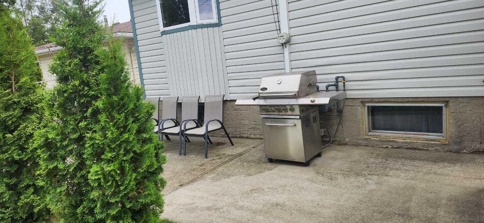 2 BEDROOM BASEMENT SUITE IN NICE SOUTHSIDE AREA 2