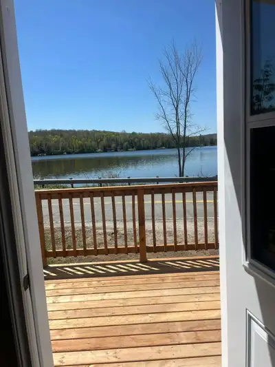 Splendide maison 3 CC face au Lac-des-Loups – Libre immédiatement Prix : 1800$/ mois Localisation :...