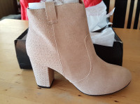 WOMEN'S SOCIOLOGY BEIGE STUDDED ANKLE BOOTS SIZE 10