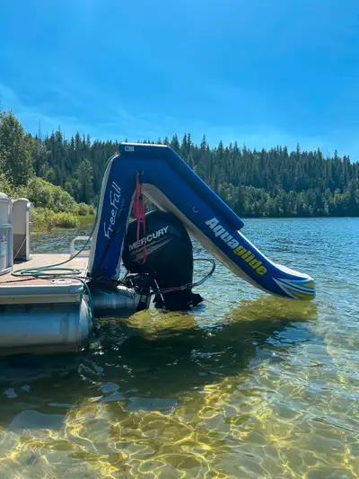 Aqua glide Freefall Pontoon boat slide. In good condition, kids have just outgrown it. No leaks. Ret...