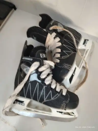 boys' skates size 10 J, View more