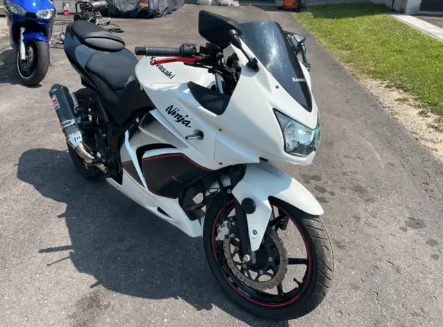 2011 Kawasaki ninja in Sport Bikes in Barrie - Image 2
