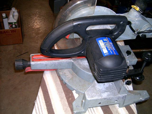 10 " king Canada sliding compound saw works good  $65 in Power Tools in Charlottetown - Image 3