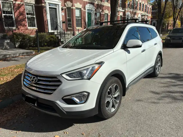 2014 Hyundai Santa Fe XL - AWD - 3.3L V6 - 109,000km