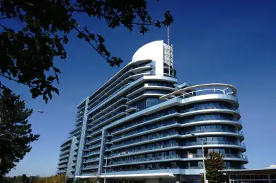 1 bedrm condo at TTC subway station ( Bayview/Sheppard corner)