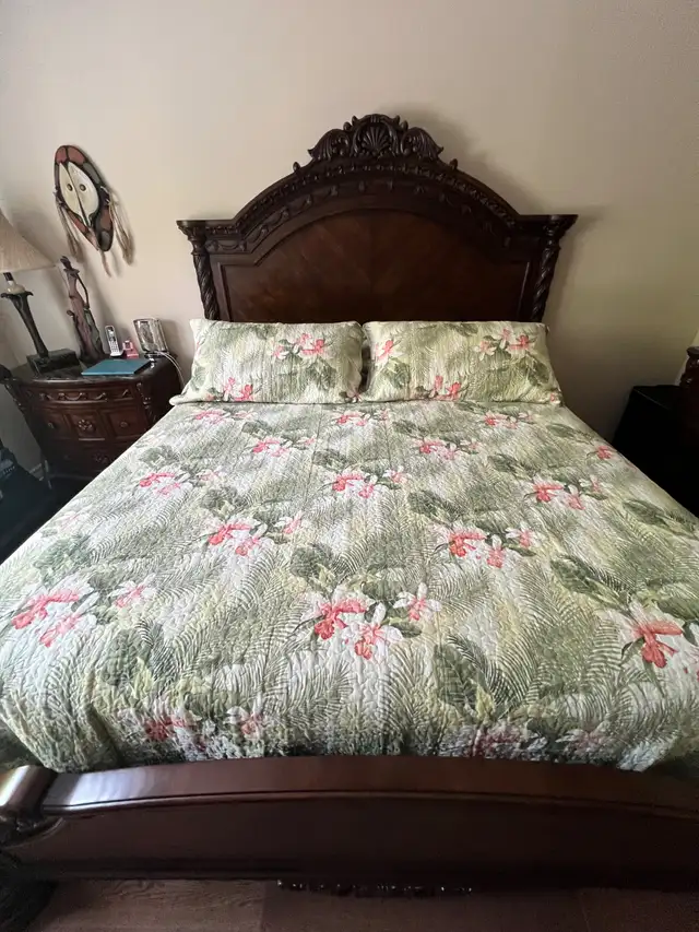 TROPICAL ORCHID TOMMY BAHAMA QUILT & SHAMS KING SIZE in Bedding in St. Catharines - Image 5