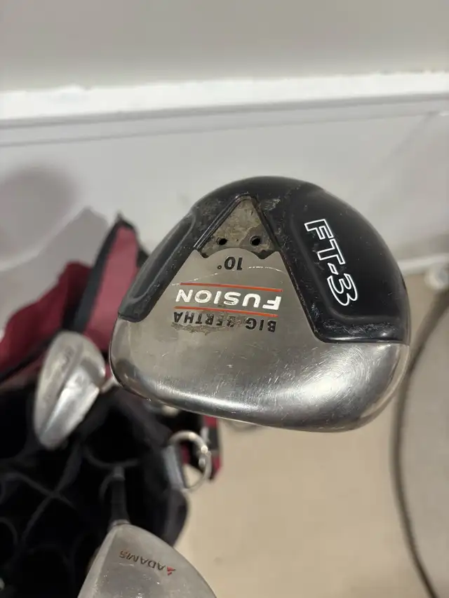 women’s right handed golf clubs and bag  in Golf in Guelph - Image 6