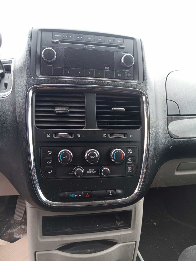 Dodge Grand Caravan in Cars & Trucks in Ottawa - Image 3