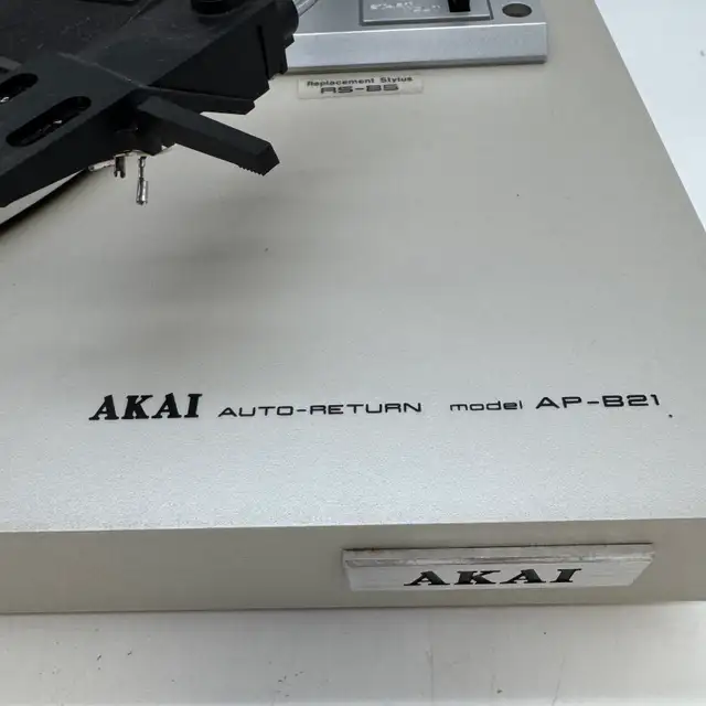 AKAI AP-B21 Belt Drive Turntable  Player Auto Return for part in Stereo Systems & Home Theatre in City of Toronto - Image 5