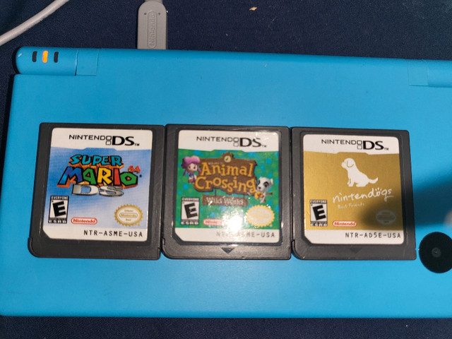 Blue nintendo ds I with 3 games and charger  in Nintendo DS in Edmonton - Image 2