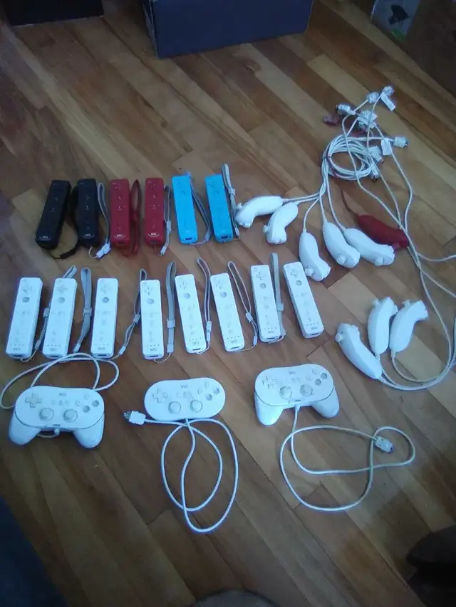 console jeu accessoire Nintendo Wii system remote game wiimote in Nintendo Wii in Laval / North Shore - Image 5