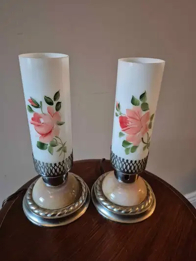 plusieurs lampes antique et vintage..brocante fleur de lys, View more
