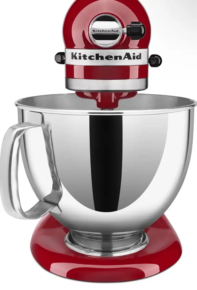 KitchenAid 5-Quart Stand Mixer with 3 Types of Beaters in Processors, Blenders & Juicers in City of Toronto - Image 5
