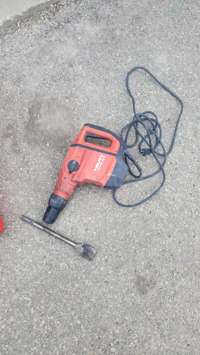 hilti te 40 combi hamner drill /chissell bits and chissel 485 $$, View more
