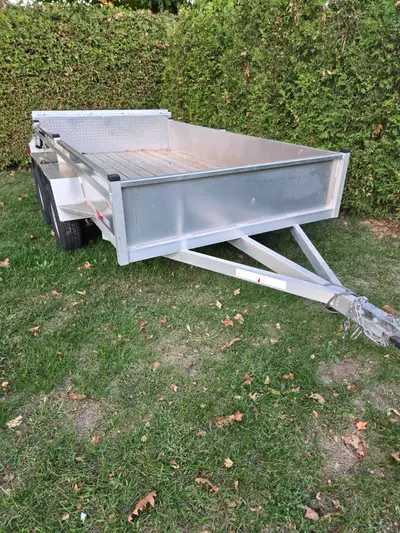 Remorque aluminium essieux double 66x 121 pouces interieure avec rampe pliante....ou echangerai pour...