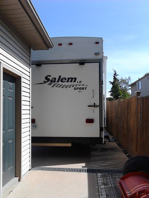 Toy Hauler Camper 5th wheel Travel Trailers & Campers London Kijiji