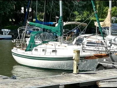 Très beau voilier habitable de qualité supérieur prêt pour la saison. Bateau canadien * 25 pieds 8 p...