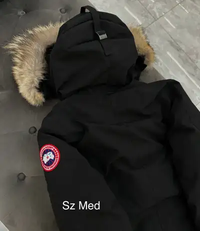 Woman’s Canada Goose Jacket Size Medium Asking 75$