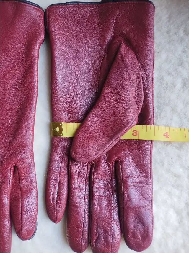 Gloves - women's size M in Other in Calgary - Image 8